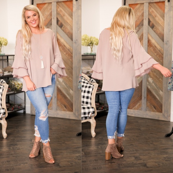 ✨LAST ONE ✨PLUS Mocha Tiered Sleeve Trim Tunic - Picture 4 of 5